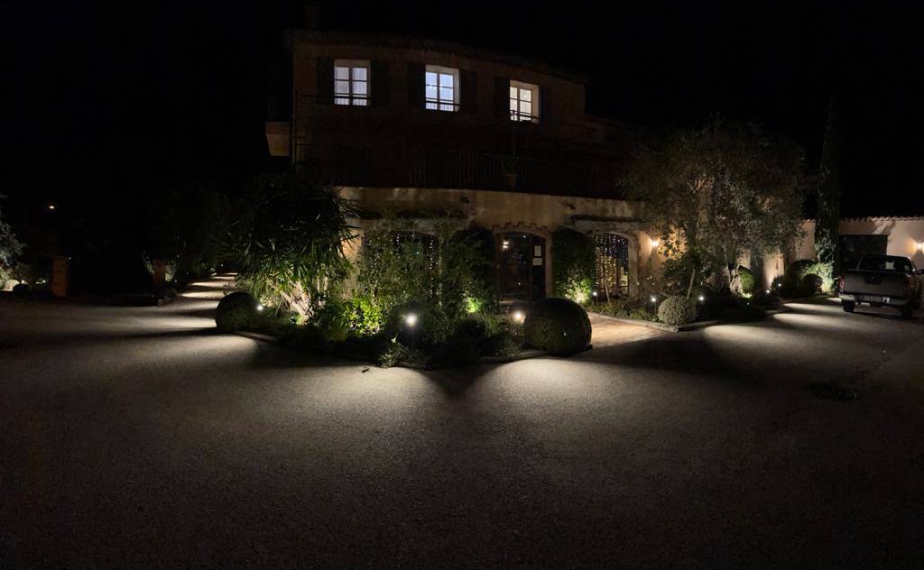 Terrasse d'été — Saint-Tropez, par B.V.E électricien