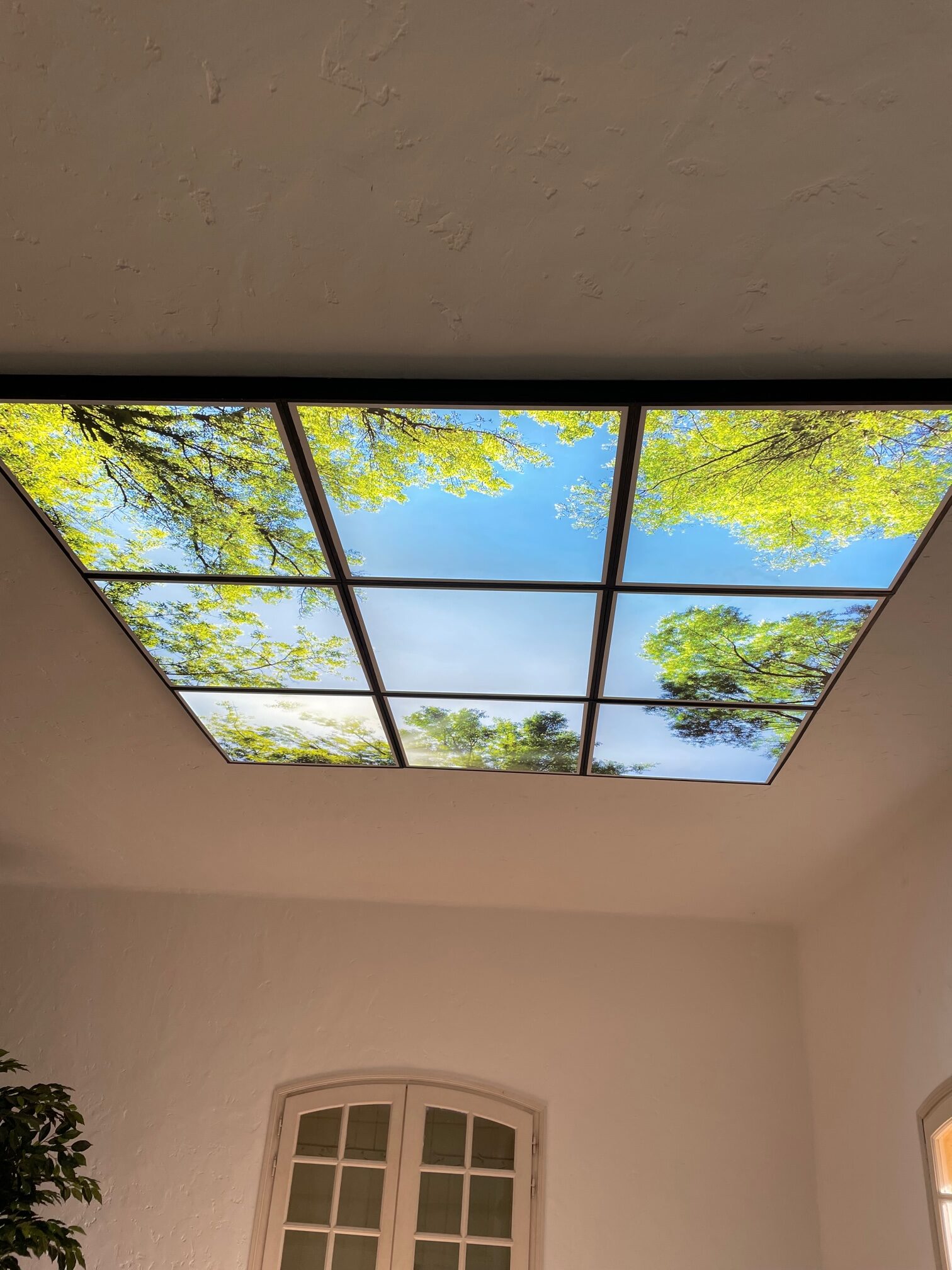 Plafond lumineux — Grimaud, par B.V.E électricien