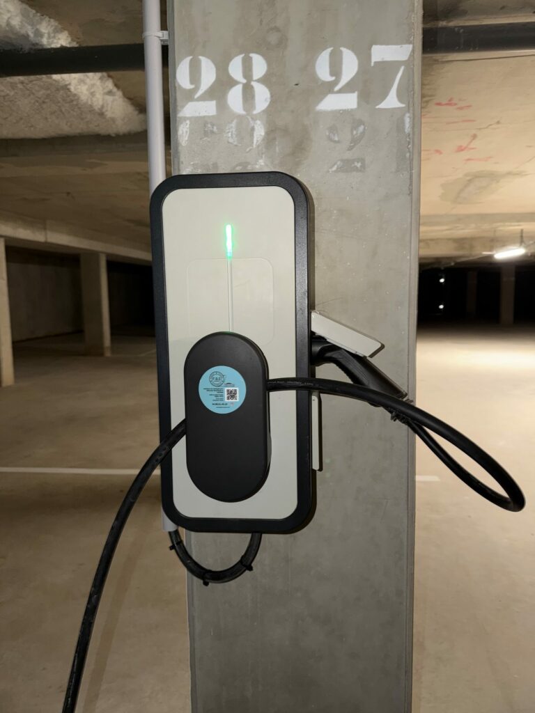 Borne Hager Witty Share en parking souterrain — Golfe de Saint-Tropez, par F.B.E France Borne Électrique